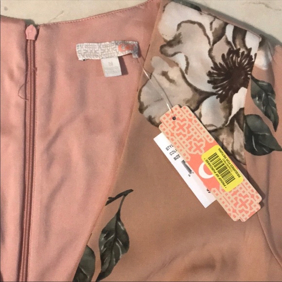 Sm-Med Summer Floral Romper - Picture 5 of 7